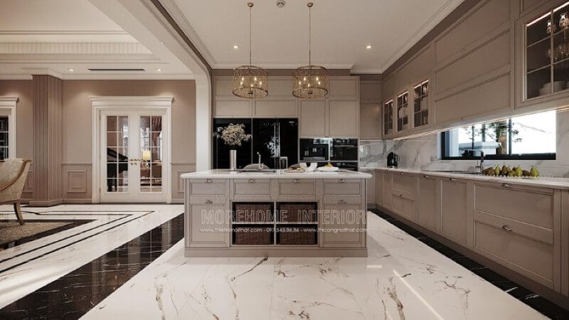 Bàn đảo bếp tân cổ điển ốp đá đẹp sang trọng với thiết kế nhiều hộc tủ cùng các ô mở giúp không gian trở nên linh động, tiện nghi. Thiết kế phòng bếp đẹp và sang trọng