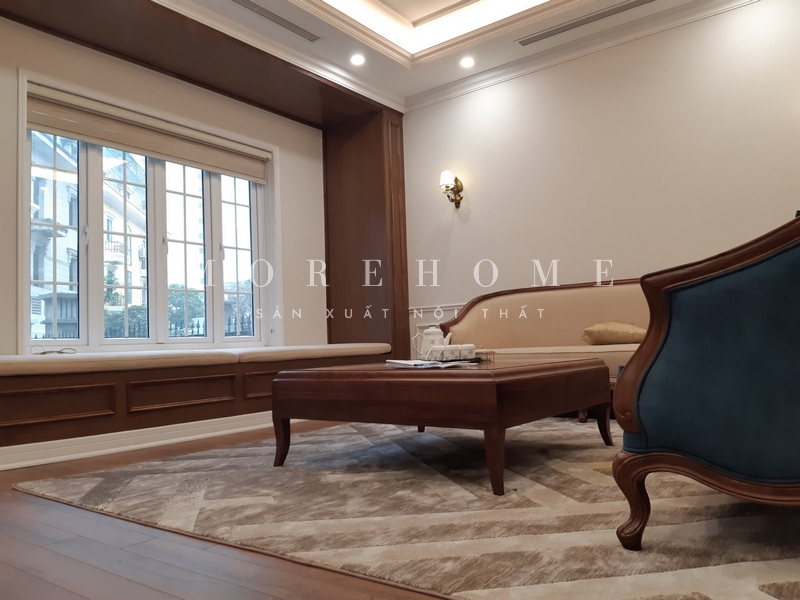 Việc thi công nội thất gỗ óc chó theo phong cách tân cổ điển sang trọng cao cấp sẽ góp phần tôn lên vẻ đẹp của không gian phòng khách và cung cấp sự tiện nghi cho sử dụng của gia chủ.